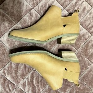 Dolce Vita Denary Tan Bootie